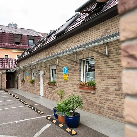 City Hotel Hilden 3*