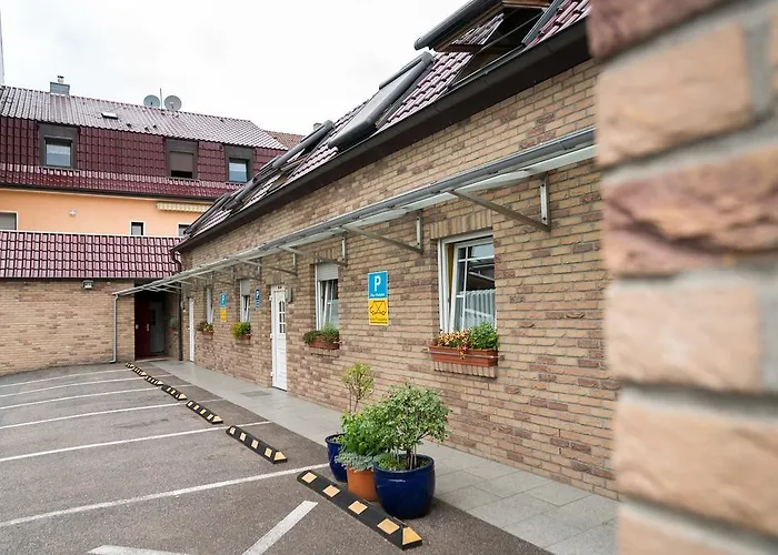 City Hotel Hilden 3*